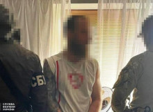 Затримано двох правоохоронців з Чернігівщини, які намагалися продати трофейну зброю