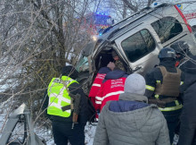 На Чернігівщині внаслідок ДТП водія затисло у пошкодженому авто