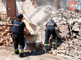 Під завалами зруйнованого ліцею на Сновщині виявили тіло жінки