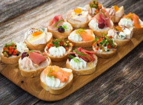 Швидкі та святкові закуски: три ідеї, які врятують ваш новорічний стіл