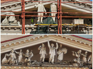 Окупанти встановили дешеві копії скульптур на фасаді Маріупольського драмтеатру