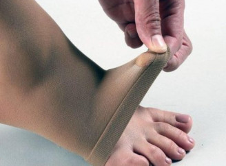 Для яких цілей використовують компресійну білизну при варикозі