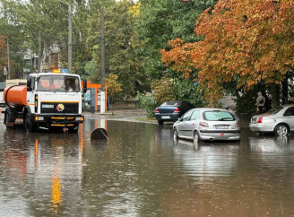 Одесу затопило після сильних дощів: транспорт зупинився, школи перейшли на дистанційку
