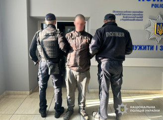 Ударив у потязі та вкрав 12 тисяч: поліція Ніжина затримала грабіжника з Києва «на гарячому»