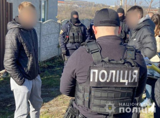 Ошукали понад 20 людей і викрали близько трьох млн гривень: Кіберполіція затримала інтернет-шахраїв