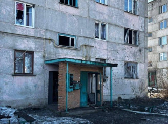 Росіяни вдарили у багатоповерхівку на Чернігівщині: є руйнування та постраждалі