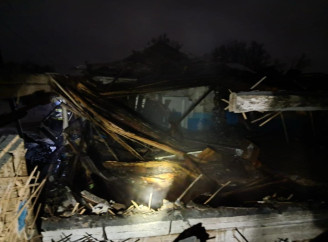 Згоріла будівля школи: рф вдарила по центру села на Чернігівщині