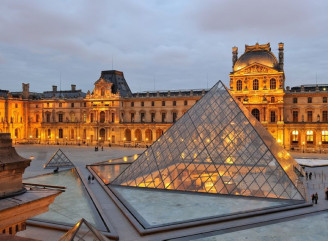 У Парижі пограбували Лувр: викрадені ювелірні коштовності часів Наполеона