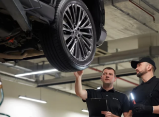 Чому власники преміальних автомобілів Lexus довіряють обслуговування лише офіційним сервісним центрам?