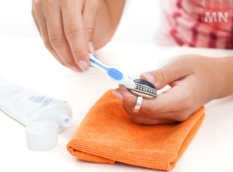 Як почистити срібло в домашніх умовах: простий засіб без зайвих витрат