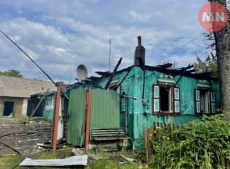 Росіяни атакували три прикордонні громади Чернігівщини: за добу зафіксували 32 вибухи, горіли будинки