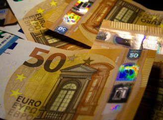 Курс євро на 30 червня оновив історичний максимум 48 гривень 98 копійок