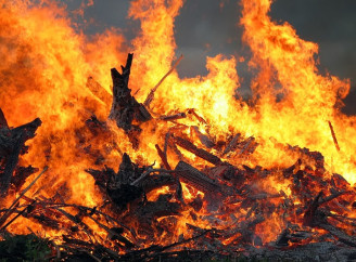 Дві пожежі на Ніжинщині: у Марківцях знищено господарство, у Ярославці загинув чоловік