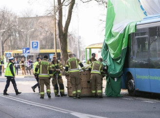 У Польщі пілотка повітряної кулі загинула після зіткнення з будівлею