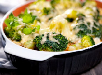 Швидка овочева запіканка з куркою: смачно, поживно та всього за 30 хвилин