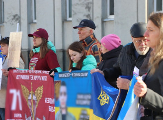 «Герої мають бути вдома»: у Ніжині провели акцію на підтримку зниклих безвісти та полонених захисників