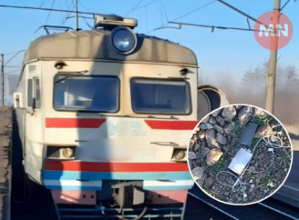 Смерть через навушники: на Київщині під колесами потяга загинула дівчина