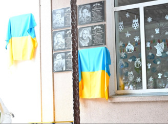 У Ніжині відкрили меморіальні дошки чотирьом захисникам