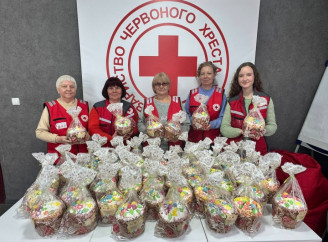 У Ніжині підприємці підтримали ВПО, людей похилого віку та осіб з інвалідністю великодніми смаколиками — Фото