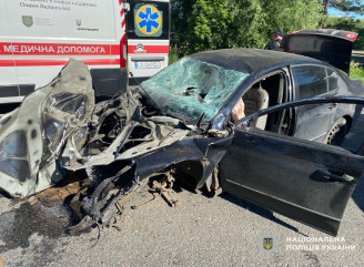 Мікроавтобус зіткнувся з легковиком: на Ніжинщині трапилася ДТП