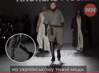 Поранений боєць з Чернігова побув моделлю на подіумі Українського тижня моди - Відео