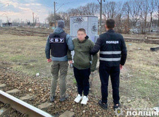 Хотів за 8000 гривень підпалити релейну шафу на залізниці: у Чернігові затримали 16-річного диверсанта