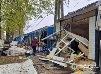 Ранкова атака на Чернігів: дрони влучили у житлові будинки та храм, є пошкодження