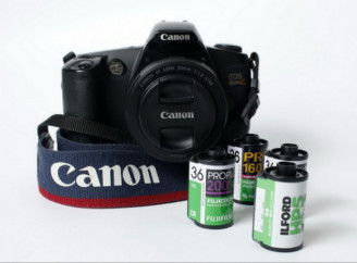 Плівкові фото повертаються! Як одноразові камери стали трендом?