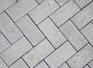 Бруківка: Обличчя простору, виткане з каменю та історії