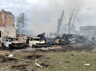 Зруйнували сільськогосподарський об'єкт та пошкодили транспортну інфраструктуру: росіяни обстріляли три громади на Чернігівщині