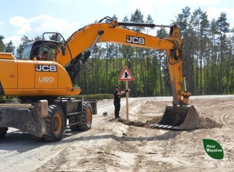 На Чернігівщині зводять нову лісову дорогу: вартість проєкту — три мільйони гривень