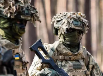 На Вовчанський напрямок окупанти завозять свіжі резерви та підтягують техніку