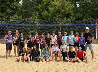 До Ніжина завітали кращі спортсменки академії пляжного волейболу Sunrise — Фото