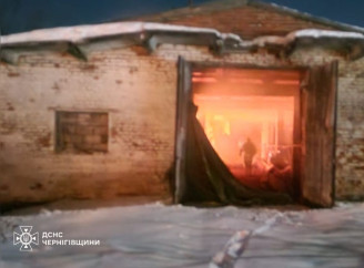 У Чернігівському районі після падіння ворожого дрона загорілася ферма