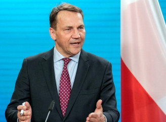 Сікорський: російські дрони цілеспрямовано порушували повітряний простір Польщі