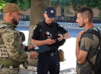 В Україні пропонують карати за образи військових штрафами та ув’язненням