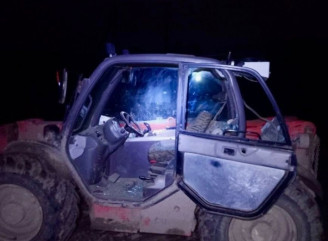 Внаслідок атаки РФ на прикордонні Чернігівщини пошкоджений трактор