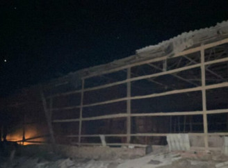 На Чернігівщині масштабна пожежа знищила зерносховище: росіяни вдарили по агропідприємству 