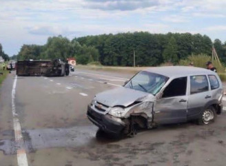 На Ніжинщині перекинувся мікроавтобус: 13 людей звернулися по медичну допомогу