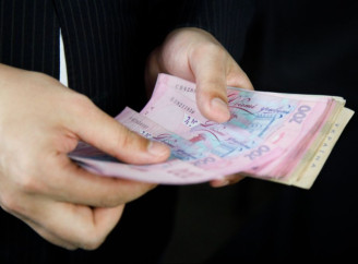 Українців ошукують через фейковий «Пакунок школяра»: жінка втратила 20 тисяч