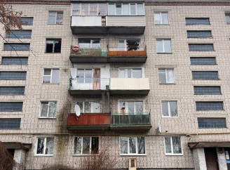 Російський дрон уразив дачний масив у Чернігові: пошкоджено будинок