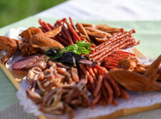 Почему мясные снеки — лучший выбор вместо чипсов