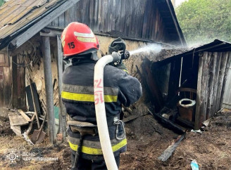 12 тривожних виїздів за добу: рятувальники Чернігівщини гасили пожежі й шукали вибухівку