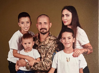 «У наших реаліях про війну дітям і не треба пояснювати, бо вони все бачать самі»: розмова з багатодітною родиною з Ніжина 