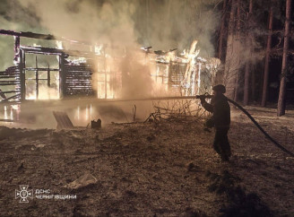 Росіяни атакували житловий будинок на Чернігівщині: поранень зазнав 26-річний чоловік