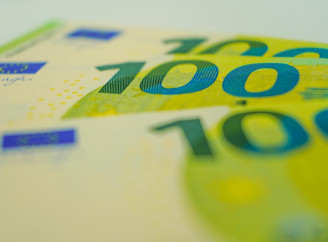 Курс євро в українських банках перевищив 51 гривню і встановив новий рекорд