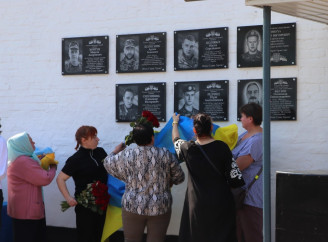 У Ніжині відкрили меморіальні дошки загиблим воїнам - Фото