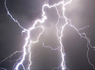 Як від Львова до Кременчука: в США зафіксували рекордну блискавку довжиною 829 км