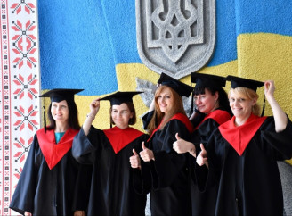 У Ніжинському університеті відбулося вручення дипломів - Фото