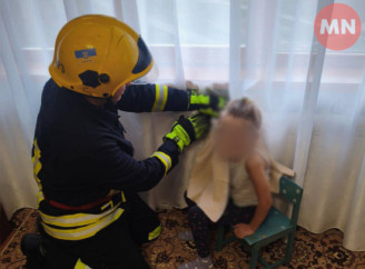 У Чернігові рятувальники звільнили дитину, чия рука застрягла в батареї